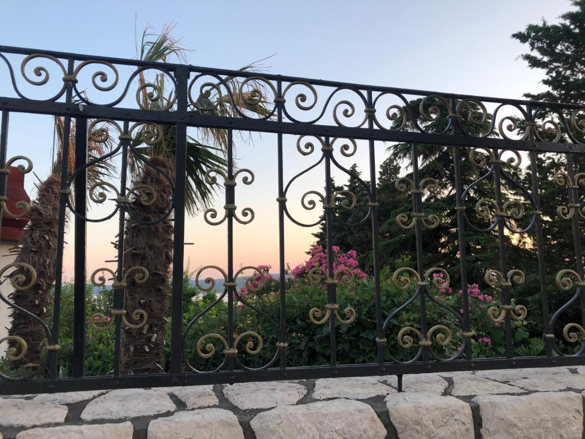 La Villa - Beach House & Rooms Цриквеница Экстерьер фото
