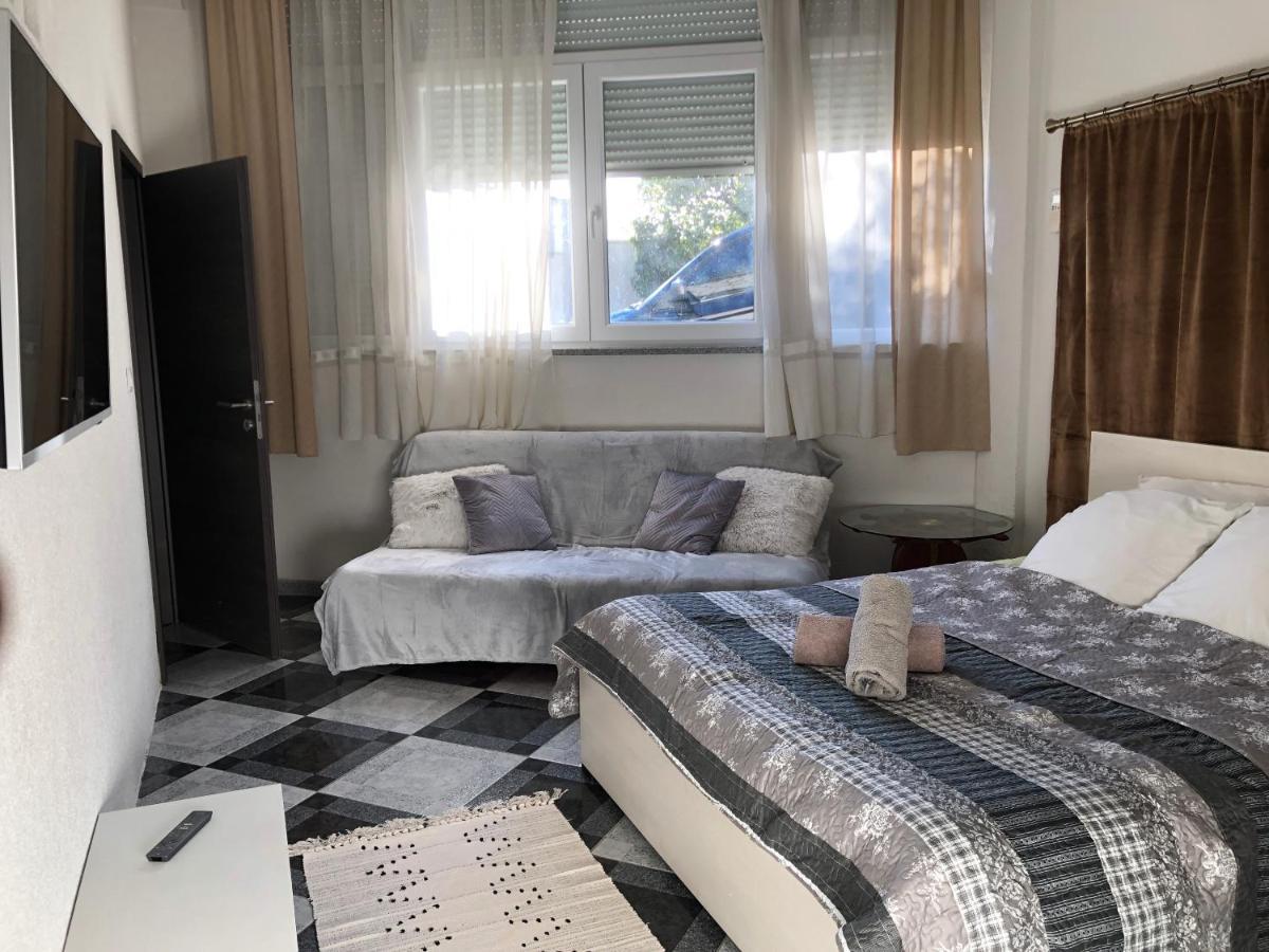 La Villa - Beach House & Rooms Цриквеница Экстерьер фото