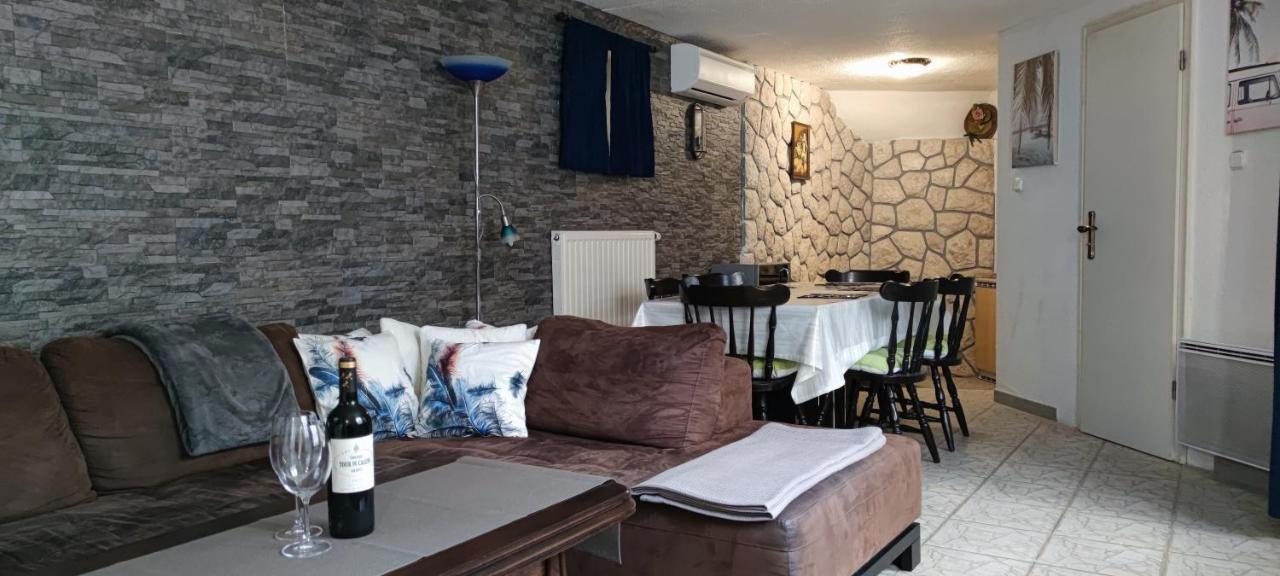 La Villa - Beach House & Rooms Цриквеница Экстерьер фото